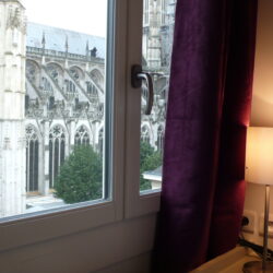 Hotel-le-cardinal__cathedrale_notredame_vue