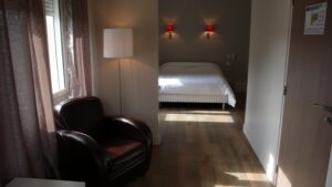 Hotel-le-cardinal_chambre_double_terasse_cathedrale