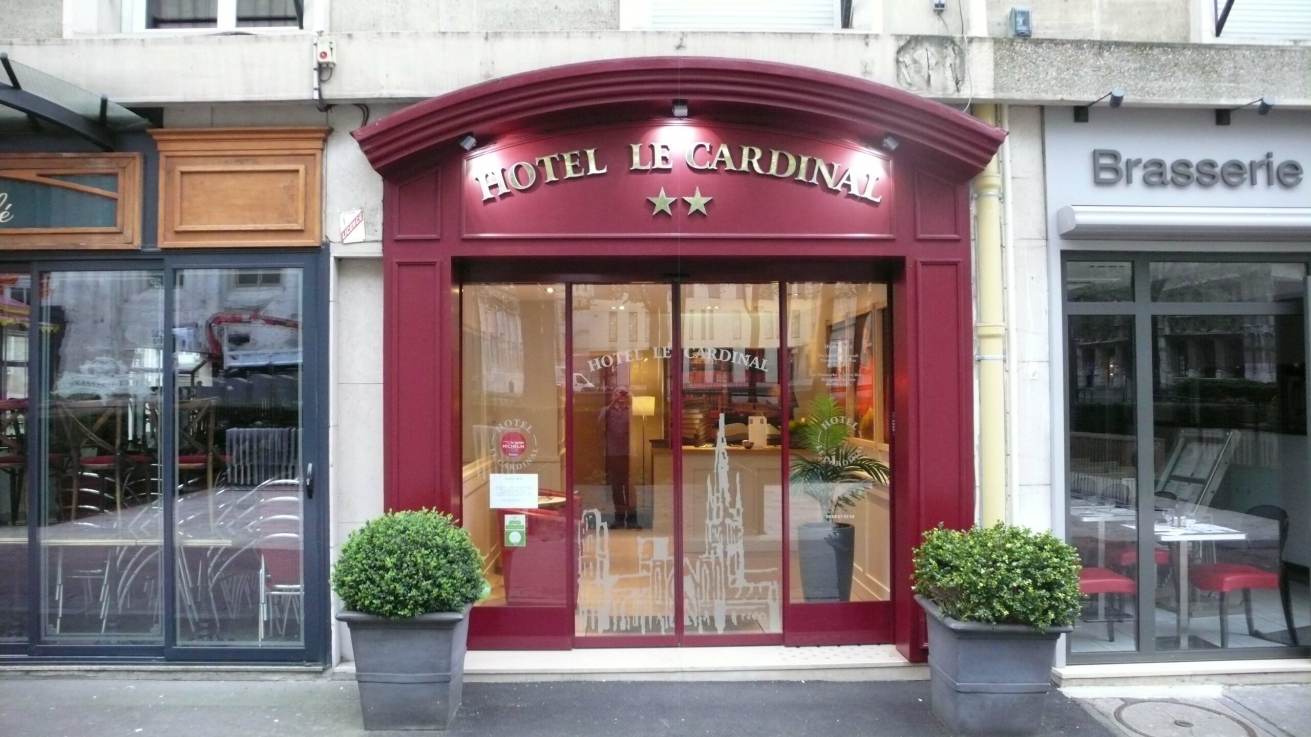 Hotel-le-cardinal_facade
